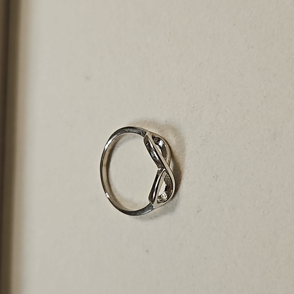 Infinity loop silver ring - Picture 2 of 2